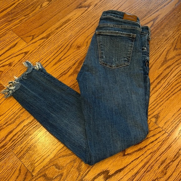Zara Woman’s Ripped Jeans Size US 6 - Picture 1 of 9